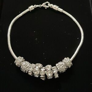 NWOT-Fashion Charm Bracelet / Silver